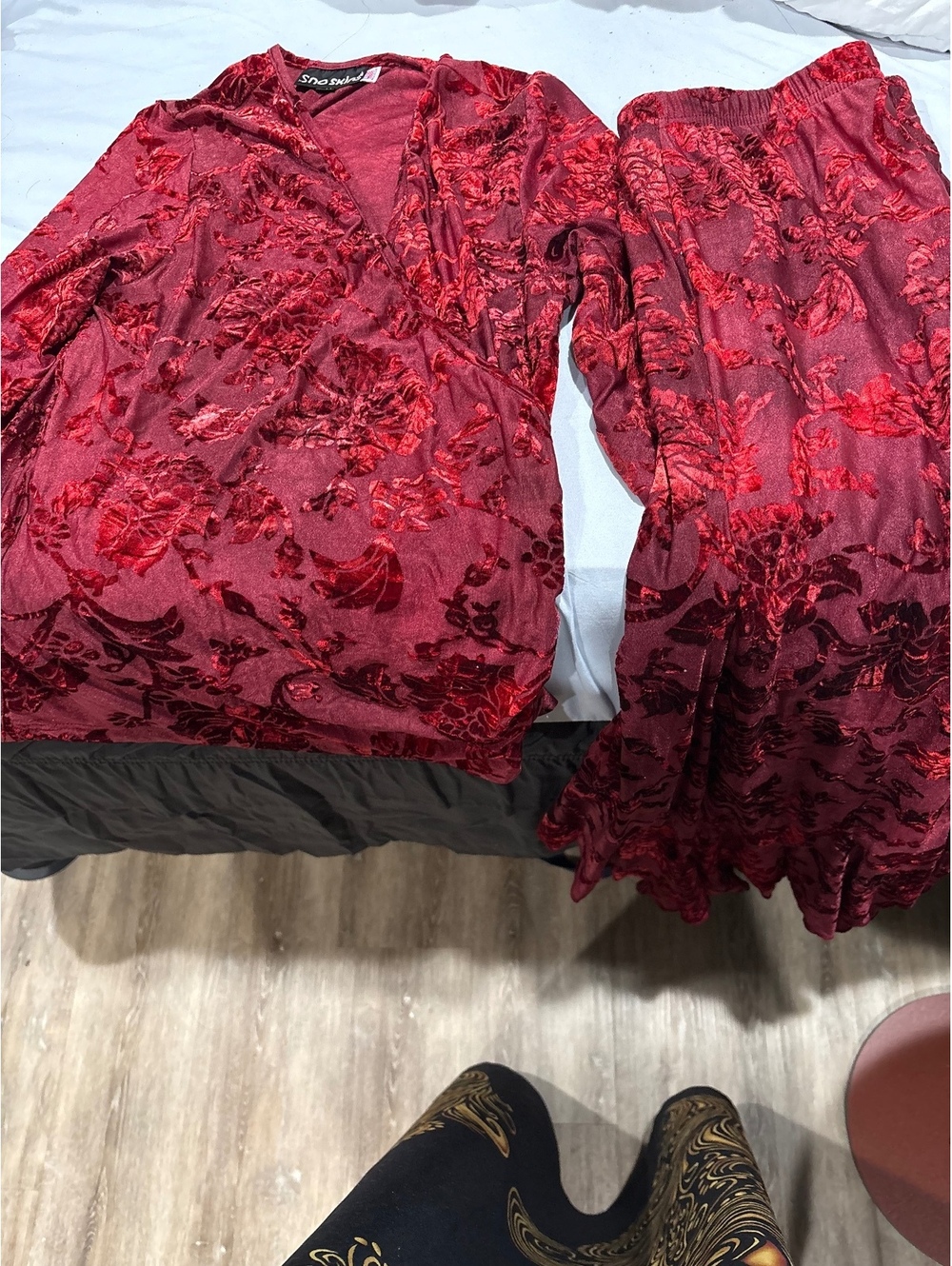 Sinoskins red velvet 2 piece lounge set
